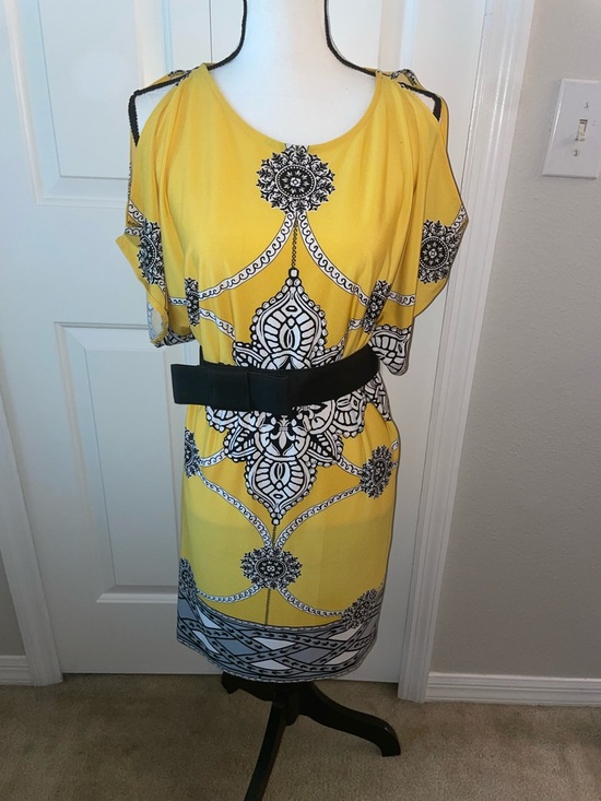 Sandra Darren Dresses & Skirts - Sandra Darren Yellow Printed Cold-Shoulder Midi Dress with Black Belt